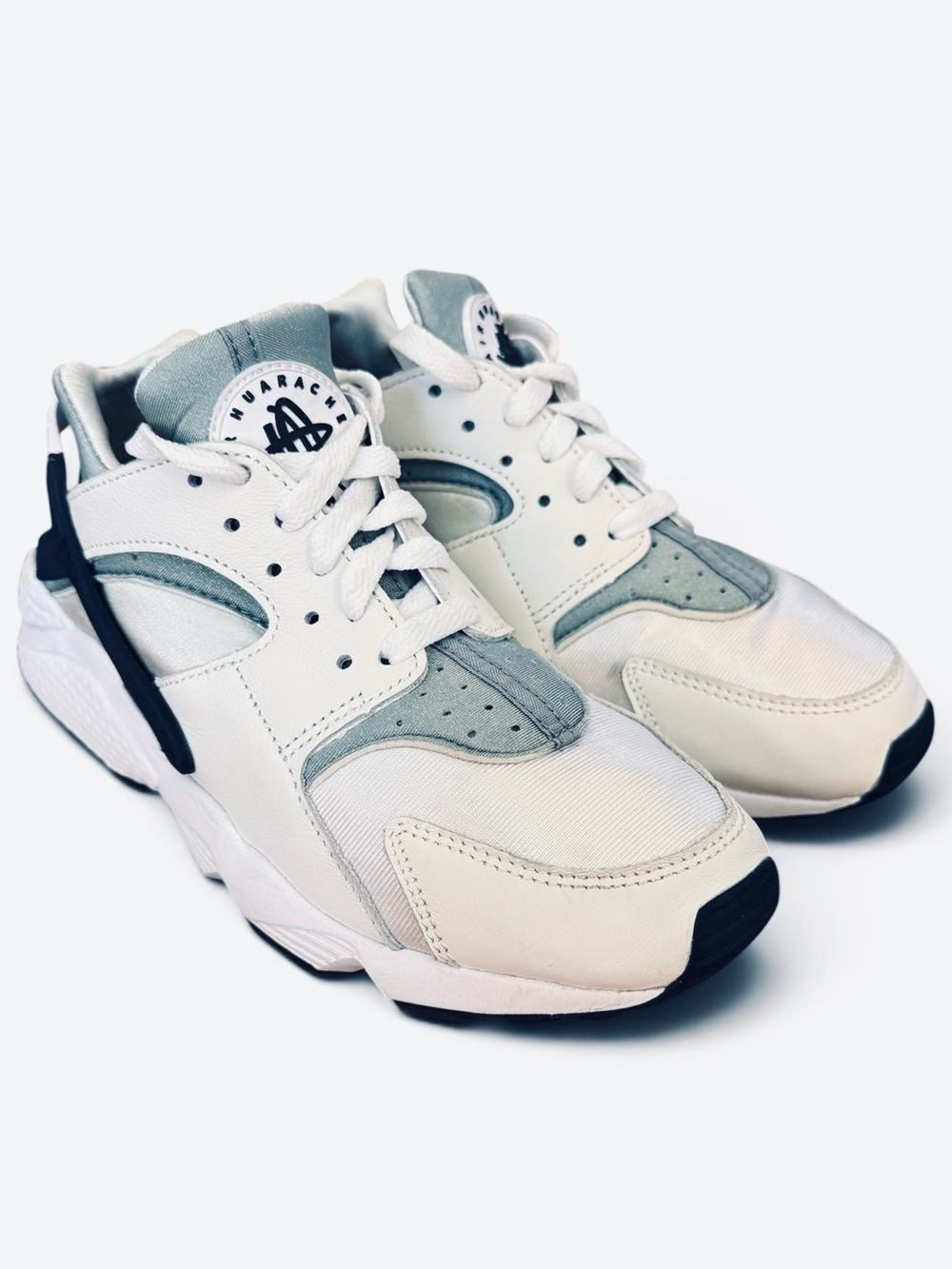 Nike Air Huarache Run Women’s 7.5 Sneakers White Sage Green DH4439-110 Shoes